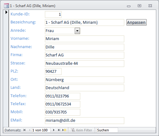 Einfache Variante: Die Kommunikationsdaten werden einfach in der Kundentabelle gespeichert.